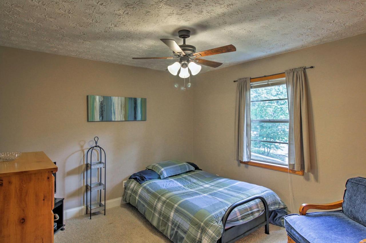 Spacious Georgia Getaway With Dock On Lake Lanier! GainesvilleGainesville  Kültér fotó